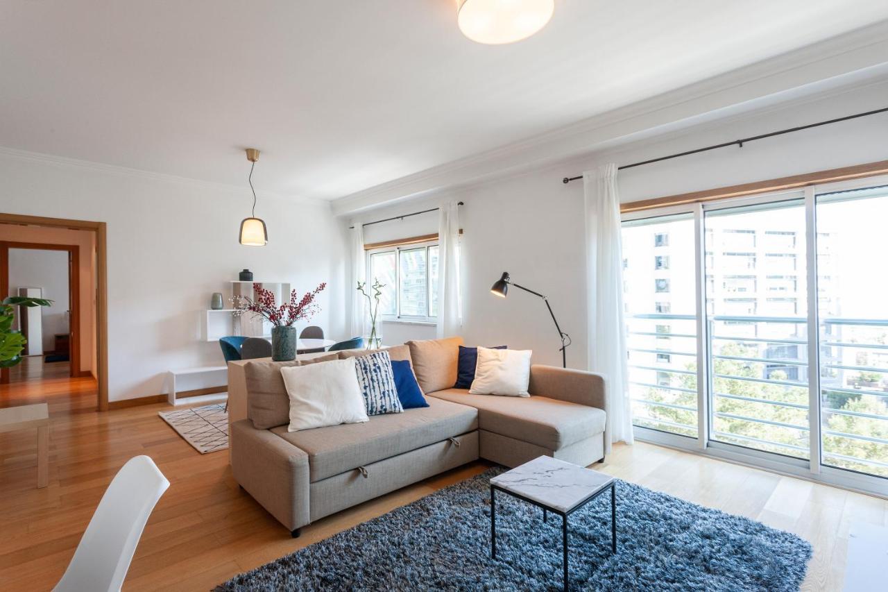 Central Orient Residence - Modern, Spacious And Sunny! By The River! Lisbon Luaran gambar